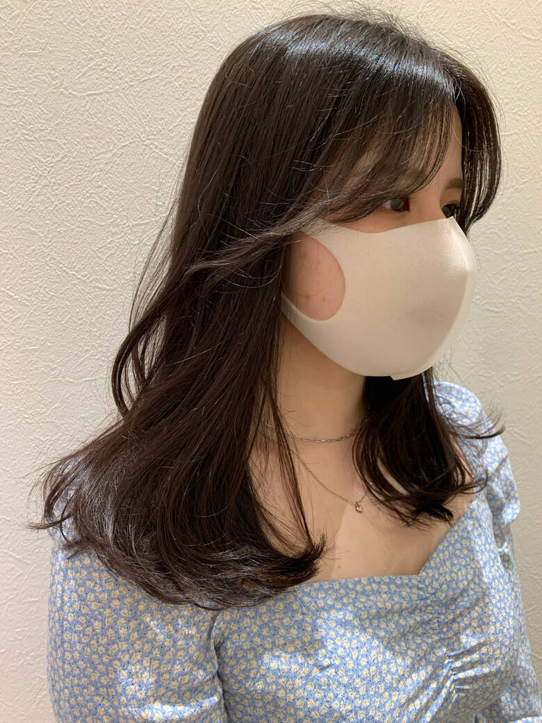 ナチュラル セミロング レイヤーカット 透明感カラー Hub Hair 角井 美久 Hair ナチュラル セミロング レイヤーカット 透明感カラー Hub Hair 角井 美久 Hair