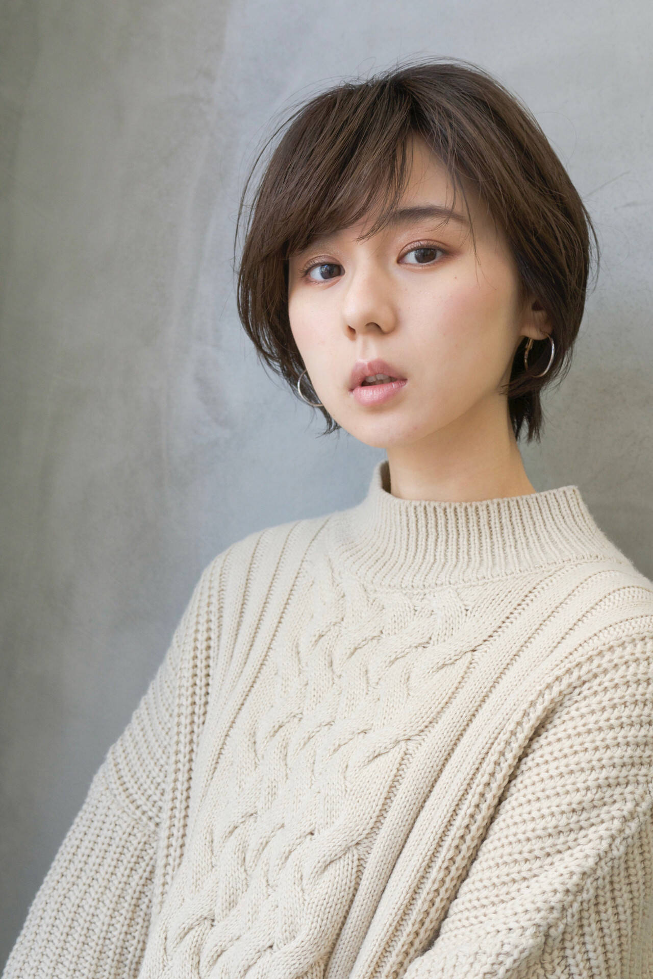 ナチュラル 黒髪ショート 無造作ヘア アンニュイほつれヘア Sun モエ Hair