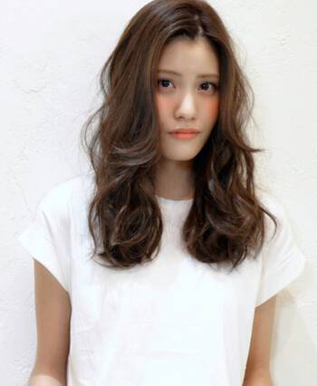 フォワード巻きとリバース巻き セミロングの巻き髪の基本 Hair