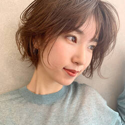 小顔に見えるポイントとは 面長さん向けショートヘア Hair