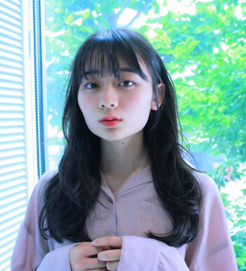 黒髪ロングをオシャレにするなら ぱっつん前髪に決まり Hair