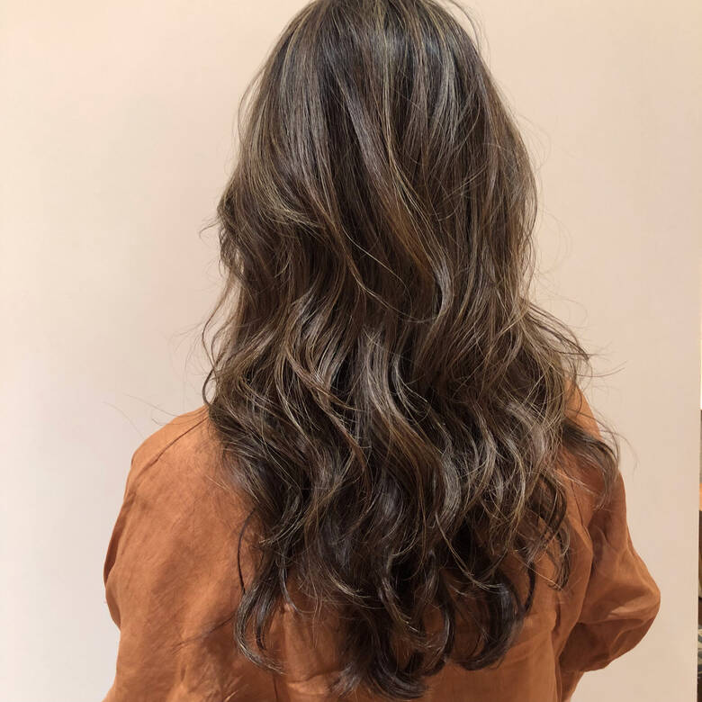 ヘアカラー ロング 春ヘア ナチュラル Kakimoto Arms 新宿店 ハイライトカラー カラーリスト伊藤もえ Hair