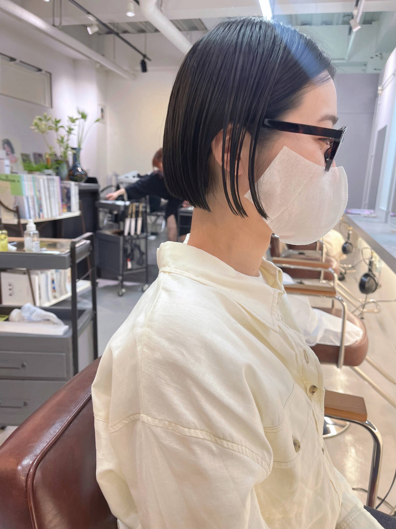 暗髪 ショートボブ 切りっぱなしボブ ボブヘアスタイルや髪型の写真・画像