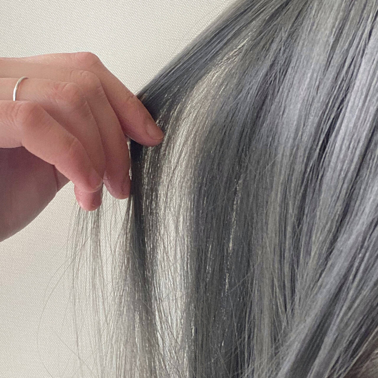 シルバーアッシュ シルバー モード ホワイトシルバー Roversi 添田美香 Hair