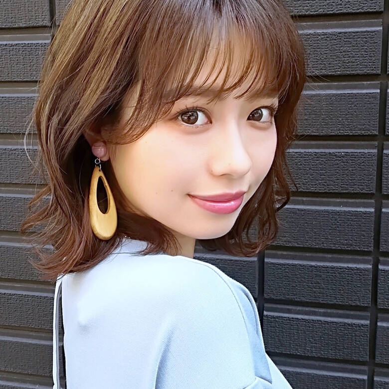耳かけ フェミニン ミディアム ベージュカラー Gallaria Elegante 名駅 田中秀樹 Hair