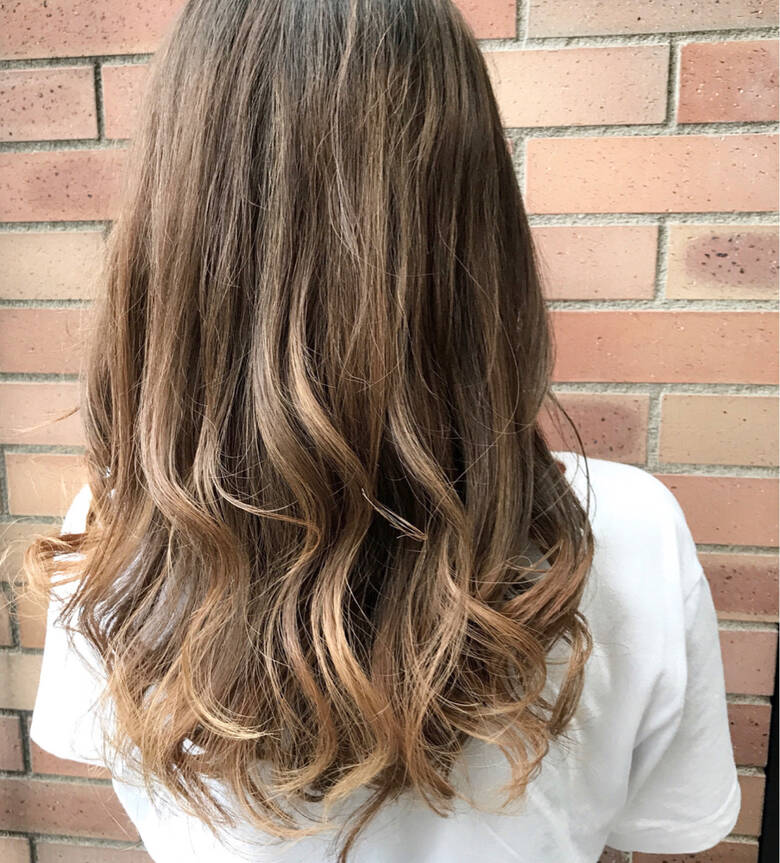 ハイライト 秋 フェミニン セミロング Freelance Teppei Hair ハイライト 秋 フェミニン セミロング Freelance Teppei Hair