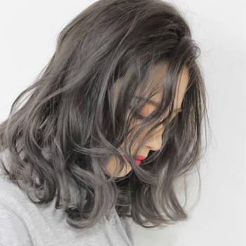 最旬ヘアカラー グレー で透明感ズバ抜け キレイの秘密は 髪色 でした Hair