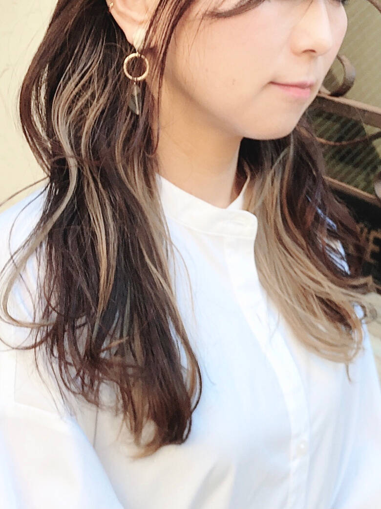 ミディアム インナーカラー イヤリングカラー ナチュラル Meets Hand Hair Makeup ミーツハンド Nana Ca Hair