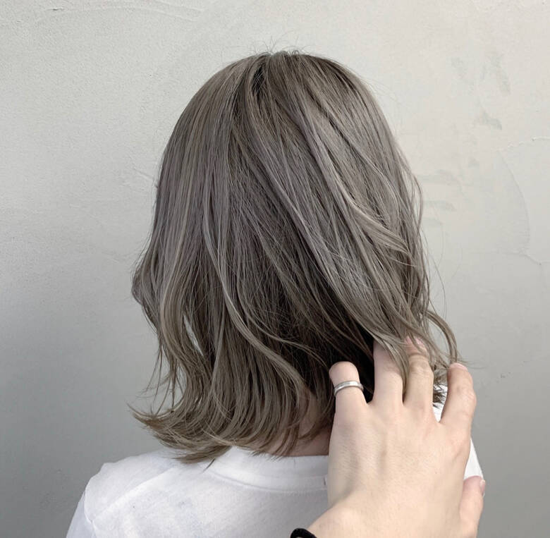 ラベンダーグレージュ ホワイトシルバー モード ホワイトグレージュ Neolive Susu オカモト ナツキ ショートヘア Hair ラベンダーグレージュ ホワイトシルバー モード ホワイトグレージュ Neolive Susu オカモト ナツキ ショートヘア Hair