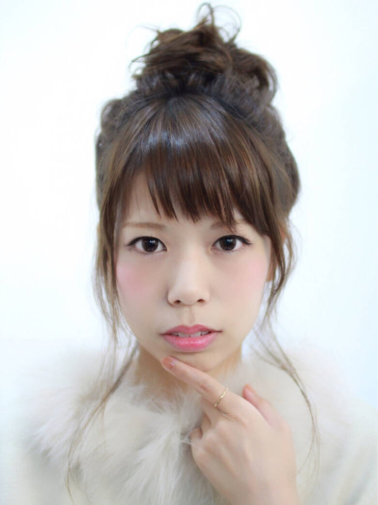 オン眉 セミロング ヘアアレンジ お団子 きりん Hair