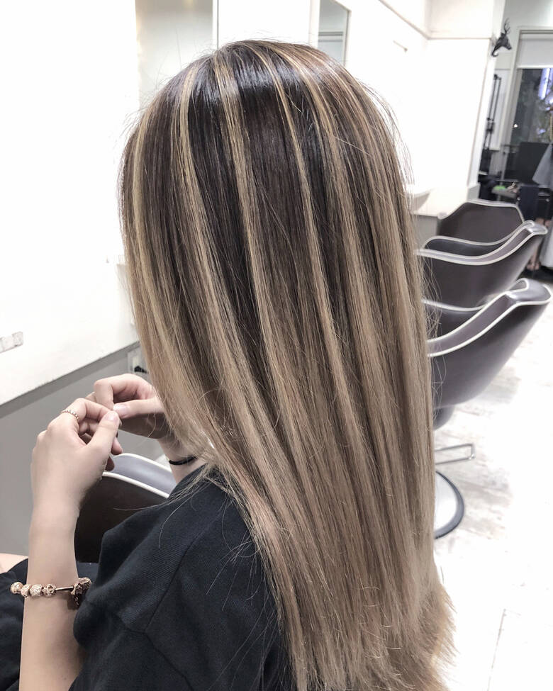 グレージュ コントラストハイライト バレイヤージュ 外国人風カラー Gisel 天神 Gisel 天神 Hair