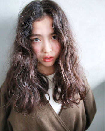 曲線美に見惚れて 今 注目のヘアスタイルは うねうね ウェーブヘア Hair