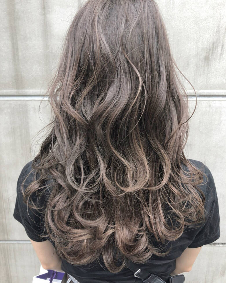 ヘアアレンジ セミロング 簡単ヘアアレンジ フェミニン Killa 原宿 表参道 北間 寛哉 大人ハイライト 細めくっきり Hair