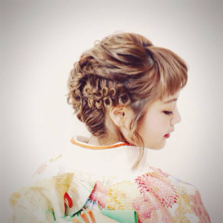 編み込み ヘアアレンジ 成人式 ガーリー Luve Heart S And Be 高山 恵 Hair