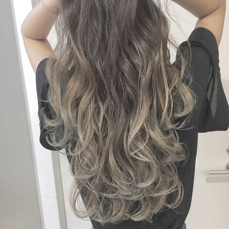 グレー シルバー ロング 外国人風 Alive Harajuku 桂巻 久美乃 Hair