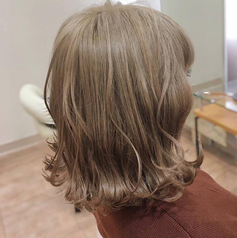 ダブルカラー フェミニン ミディアム アッシュベージュ Fabris 平本 詠一 Hair ダブルカラー フェミニン ミディアム アッシュベージュ Fabris 平本 詠一 Hair