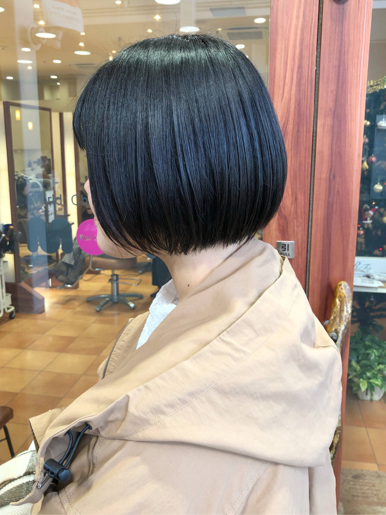 ミニボブ 黒髪 切りっぱなしボブ ミディアム×MORIO FROM LONDON さいたま新都心×出塩 浩之×516844【HAIR】