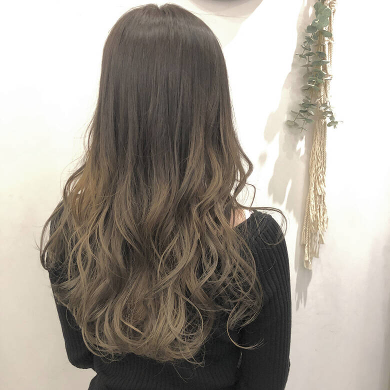 オリーブアッシュ グラデーションカラー ロング オリーブベージュ Aubehair Vicella タニミツ Hair オリーブアッシュ グラデーションカラー ロング オリーブベージュ Aubehair Vicella タニミツ Hair