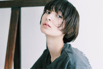 頑張らなくても色気たっぷり 媚びない女の束感ヘア Hair 頑張らなくても色気たっぷり 媚びない女の束感ヘア Hair