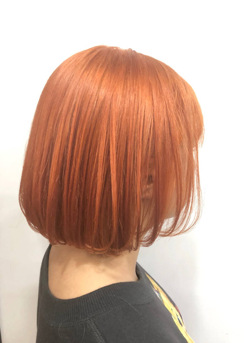 オレンジベージュ 切りっぱなしボブ オレンジ 派手髪 Loana Roppongi ロアナ 比嘉 翼 Hair