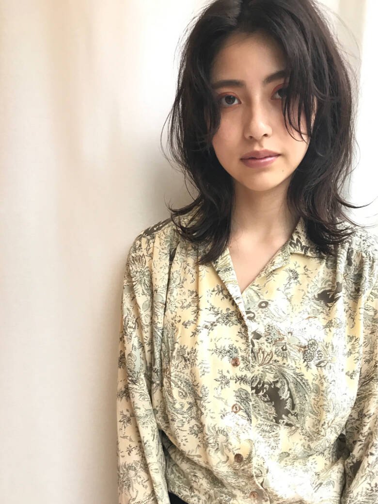 センターパート ウルフカット モード 黒髪 Tricca Daikanyama 小走 祥菜 Hair センターパート ウルフカット モード 黒髪 Tricca Daikanyama 小走 祥菜 Hair
