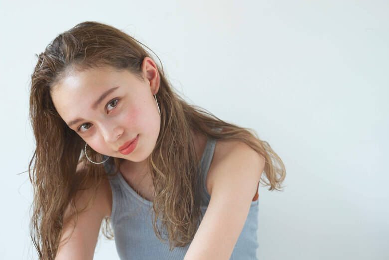 夏 ナチュラル ロング ハイライト Loave Aoyama ローヴ アオヤマ 佐脇 正徳 Hair 夏 ナチュラル ロング ハイライト Loave Aoyama ローヴ アオヤマ 佐脇 正徳 Hair