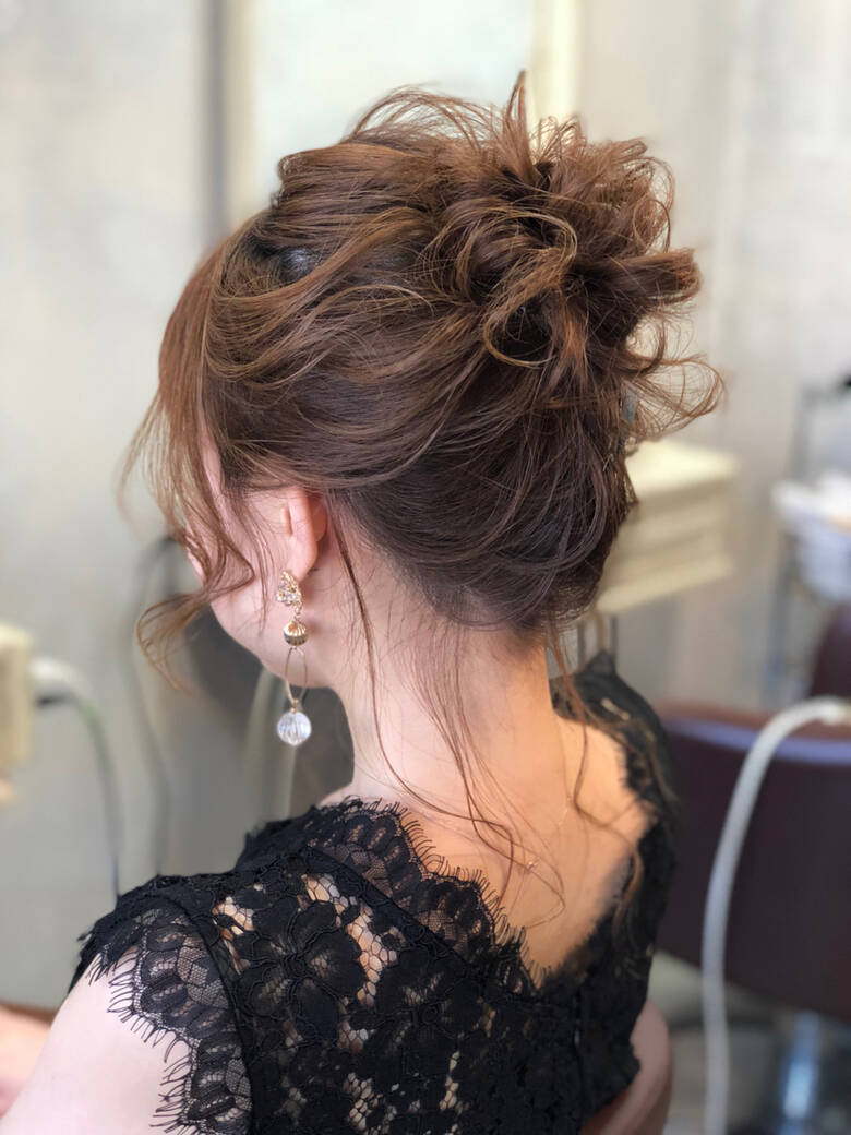 ナチュラル お団子 パーティ 結婚式 Maison De Sisi Hii De Hair ナチュラル お団子 パーティ 結婚式 Maison De Sisi Hii De Hair