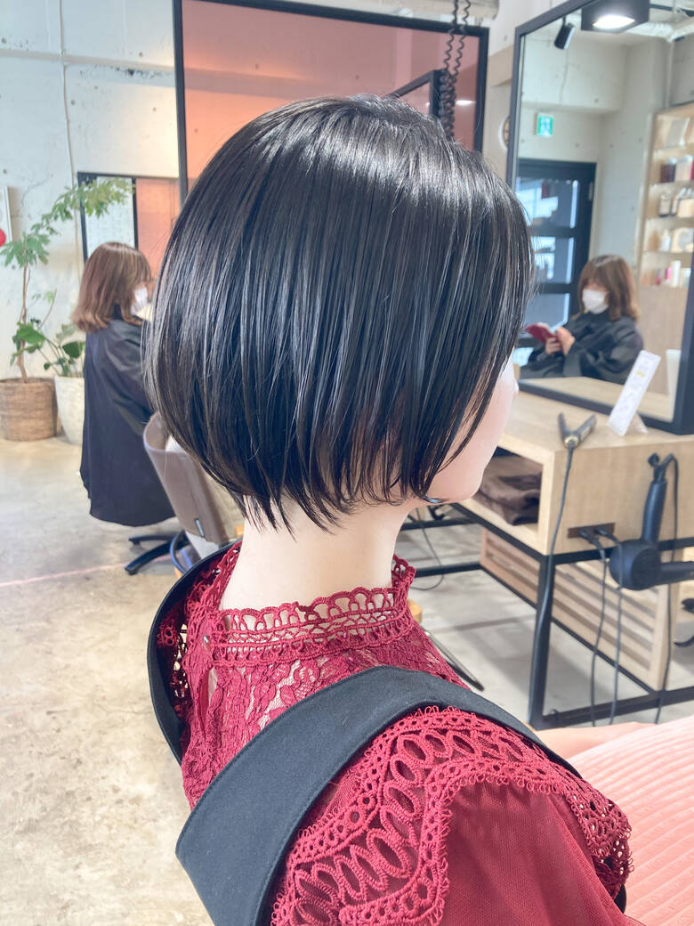 ショートヘア ひし形シルエット 大人女子 ショートバング Dyplus表参道 Dyplus表参道 高野 烈 Hair
