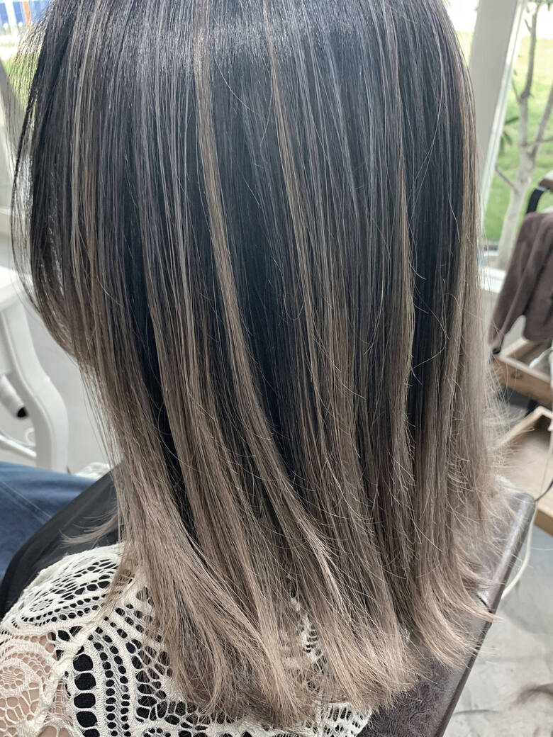 大人ハイライト セミロング ミルクティーグレージュ グラデーションカラー Ferreira フェレイラ ユアサケンイチ 湯浅 賢一 Hair 大人ハイライト セミロング ミルクティーグレージュ グラデーションカラー Ferreira フェレイラ ユアサケンイチ 湯浅 賢一 Hair