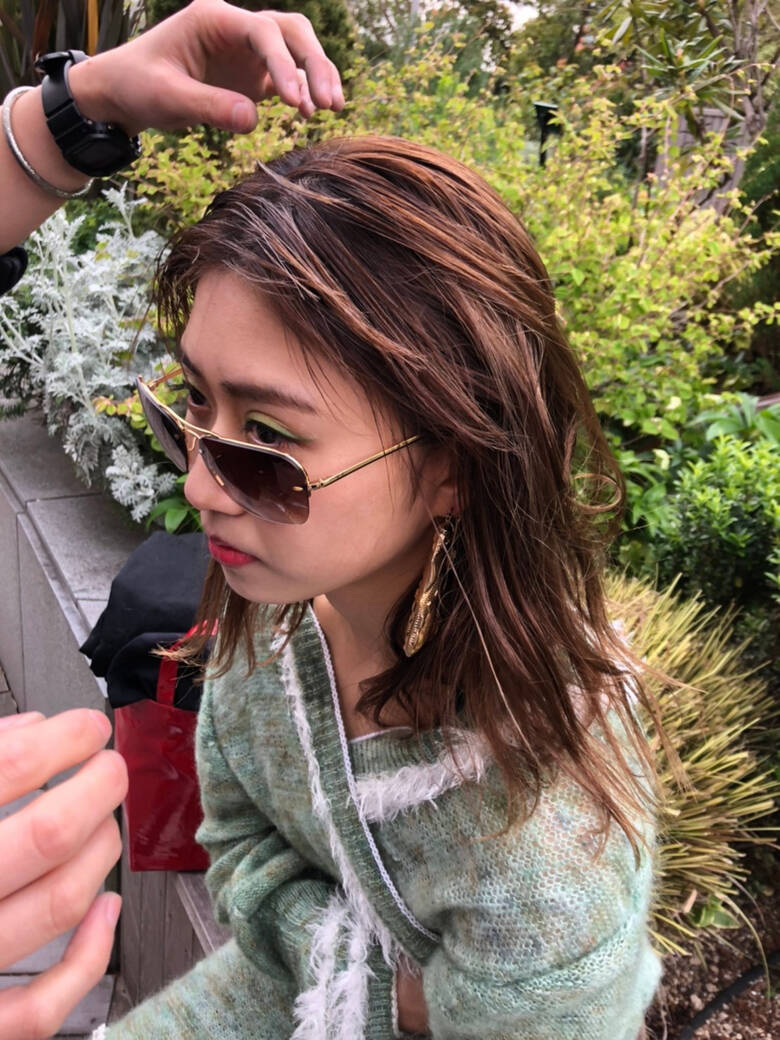 ランダムカール モード ヘアアレンジ ミディアム 楓 ヴィーコレ Hair ランダムカール モード ヘアアレンジ ミディアム 楓 ヴィーコレ Hair