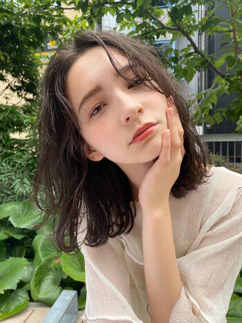 美人顔に近づける髪型 前髪なしの大人ミディアムヘアを要チェック Hair