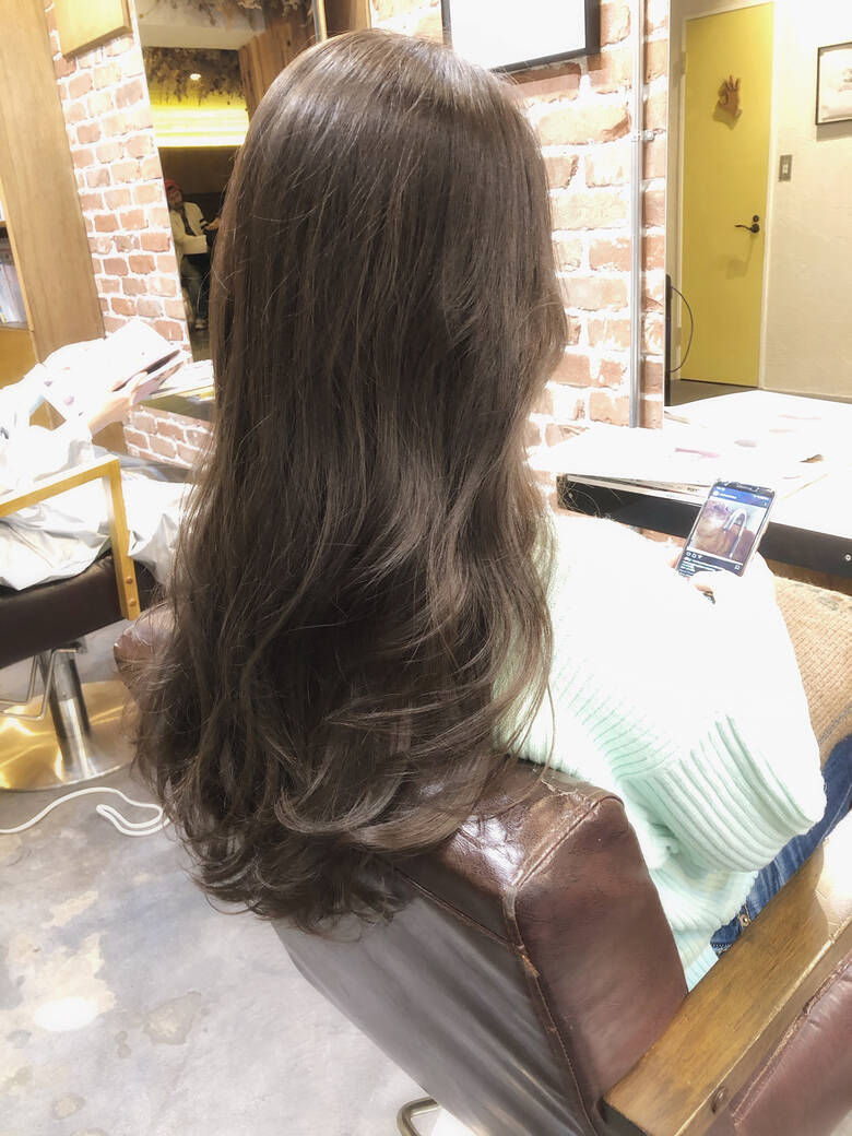 ラベンダーグレージュ ナチュラル イルミナカラー グレージュ Chobii 表参道 表参道 表参道駅 デジタルパーマ イルミナカラー 小顔カット 栗原 由貴 Chobii 表参道 ディレクター 5294 Hair