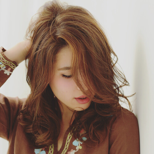 その色っぽさに虜 かきあげヘアーで大人のワンレンミディアムへ Hair その色っぽさに虜 かきあげヘアーで大人のワンレンミディアムへ Hair