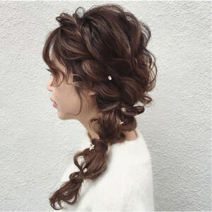 お姫様気分になっちゃおう ディズニーな雰囲気漂う華やかヘアアレンジ お姫様気分になっちゃおう ディズニーな雰囲気漂う華やかヘアアレンジ