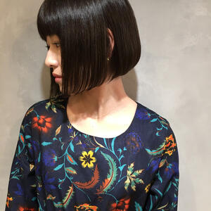 シンプルで大人可愛い ミディアム 前下がりボブのヘアスタイル Hair