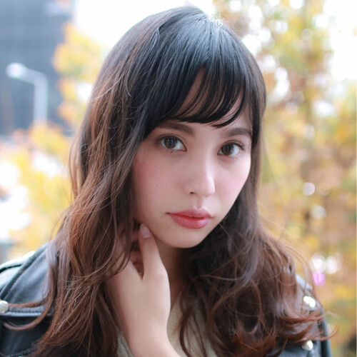 インナーカラーで 垢抜ける ワンランク上の個性的な黒髪ヘアカタログ インナーカラーで 垢抜ける ワンランク上の個性的な黒髪ヘアカタログ