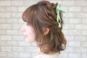 華やかヘアを手に入れよう ヘアアレンジにプラスしたいおすすめ