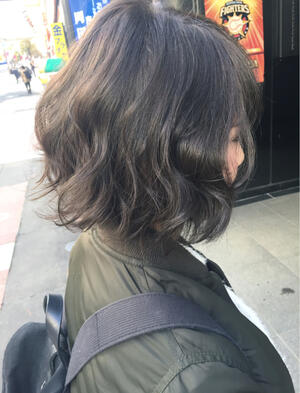 今季のヘアカラーイチオシはグレーアッシュ セルフカラーはできる