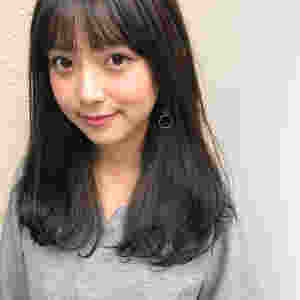 まるで芸能人 黒髪ロング ぱっつんの美しくてかわいいヘアスタイル
