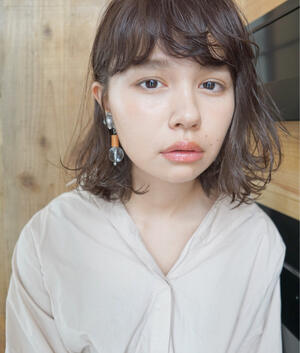 アレンジなしでかわいい くせ毛を生かしたミディアムスタイル Hair