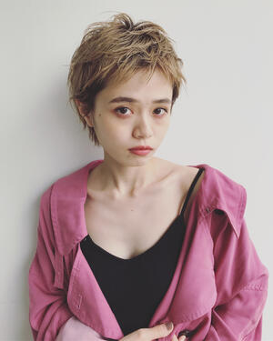 外国人風ベリーショートでクールでも女っぽいお色気ヘアに Hair 外国人風ベリーショートでクールでも女っぽいお色気ヘアに Hair