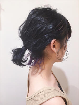 インナーカラーでおしゃれ見せ♡ひとつ結び サカイアカネ