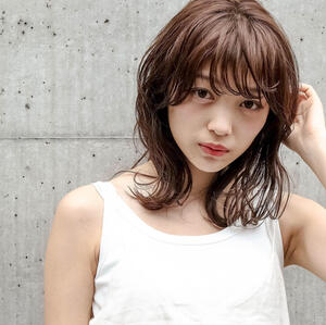 旬のウルフパーマが人気 大人女子のおしゃれを独り占めしよ Hair