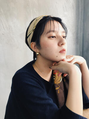 今すぐ出来ちゃう ヘアバンドを使った簡単おしゃれなヘアアレンジ 今すぐ出来ちゃう ヘアバンドを使った簡単おしゃれなヘアアレンジ